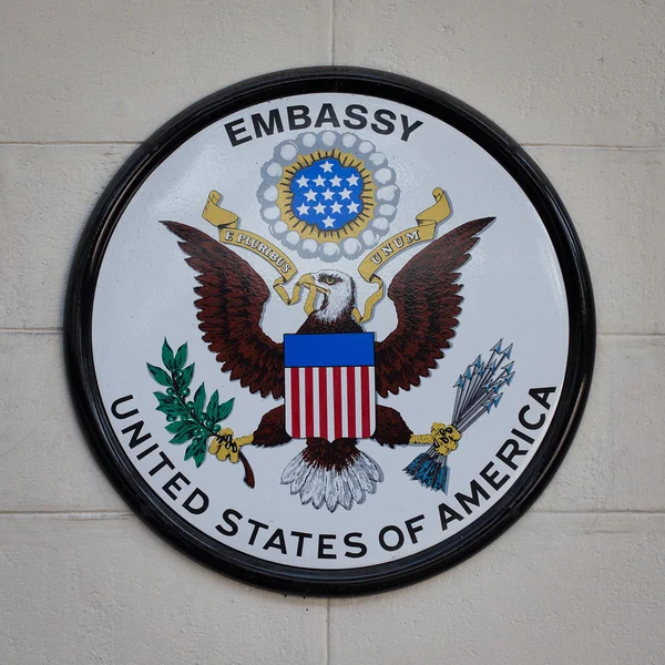 The USA embassy sign in Bangkok. Thailand — Stock Photo, Image