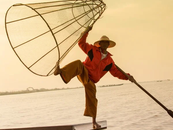 Burmese fisherman on bamboo boat catching fish in traditional way with handmade net. Inle lake, Myanmar , Burma — Stock Photo, Image