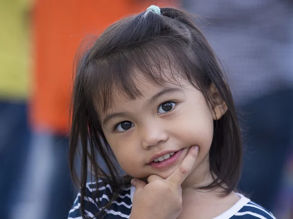 Πορτρέτο Thai κορίτσι κατά τη διάρκεια Πανκάν χρώμα φεγγάρι φεστιβάλ, Ταϊλάνδη — Φωτογραφία Αρχείου