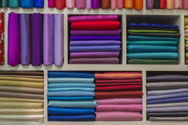 Cloth fabrics at a local market in India. — Stock Photo, Image