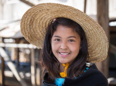 Yerel Pazar Birmanya kız portre. Inle Gölü, Myanmar, Burma