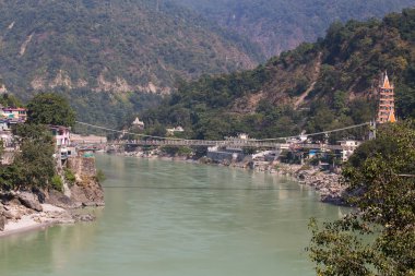 Kutsal Ganj Nehri rishikesh (Yoga dünya başkenti) - kutsal şehir Hindular için Hindistan akar..