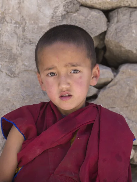 Retrato tibetano joven monje en Ladakh. India — Foto de Stock