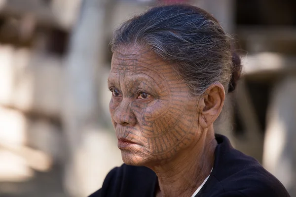 Portrait tribe tattooed Chin woman. Mrauk U, Myanmar — Stock Photo, Image