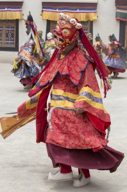 Tibet lama Hemis Gompa Budist festival Tsam gizem dans dans maske giymiş. Ladakh, Kuzey Hindistan