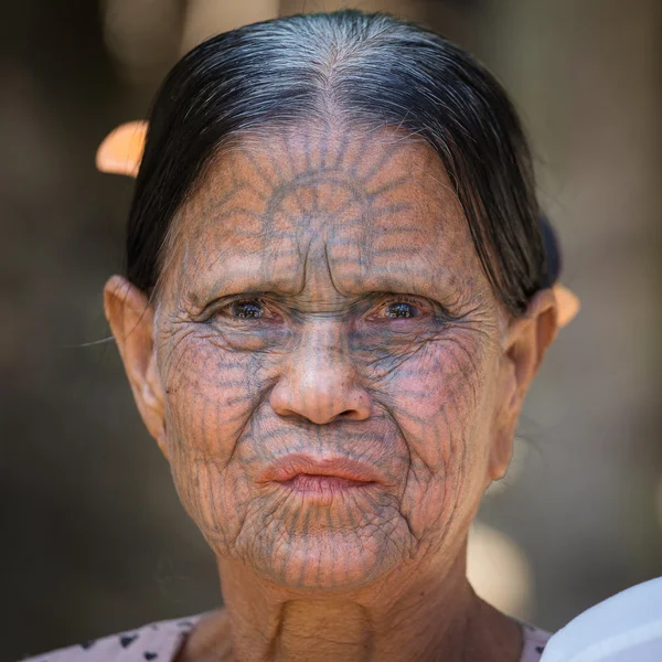 Portrait tribe tattooed Chin woman. Mrauk U, Myanmar — Stock Photo, Image