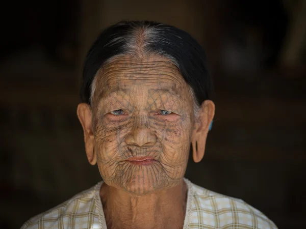 Portrait tribe tattooed Chin woman. Mrauk U, Myanmar — Stock Photo, Image