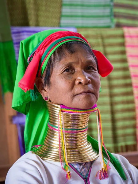 Portret padaung stam lange hals stam vrouw. Inle lake, Myanmar, Birma — Stockfoto