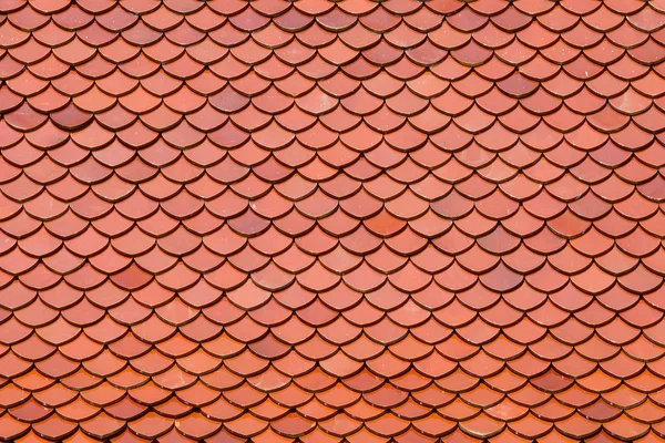 Telhas de telhado de barro de templo tailandês — Fotografia de Stock