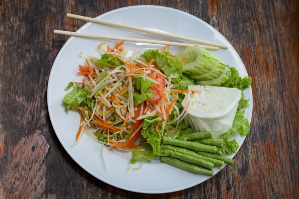 Thaise papaja salade ook bekend als som tam uit thailand. — Stockfoto