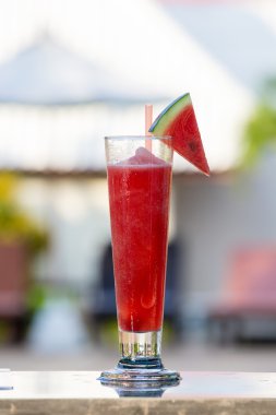 Karpuz kadar yakın sallamak