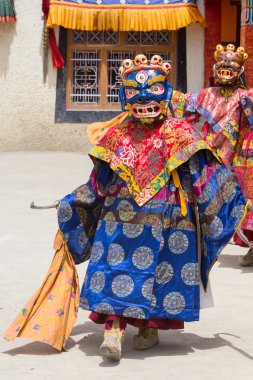 Tibet lama Hemis Gompa Budist festival Tsam gizem dans dans maske giymiş. Ladakh, Kuzey Hindistan