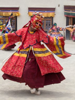 Tibet lama Hemis Gompa Budist festival Tsam gizem dans dans maske giymiş. Ladakh, Kuzey Hindistan