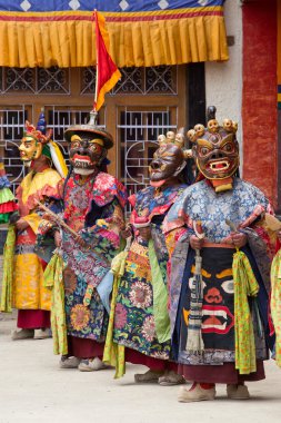 Tibet lama Hemis Gompa Budist festival Tsam gizem dans dans maske giymiş. Ladakh, Kuzey Hindistan