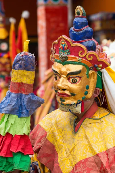 チベットのラマ僧を着たマスク ヘミス ゴンパで仏教祭 Tsam 謎のダンスを踊るします。北インド、ラダック — ストック写真