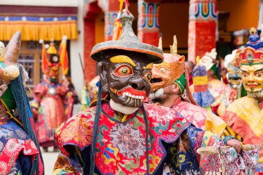 Tibet lama Hemis Gompa Budist festival Tsam gizem dans dans maske giymiş. Ladakh, Kuzey Hindistan