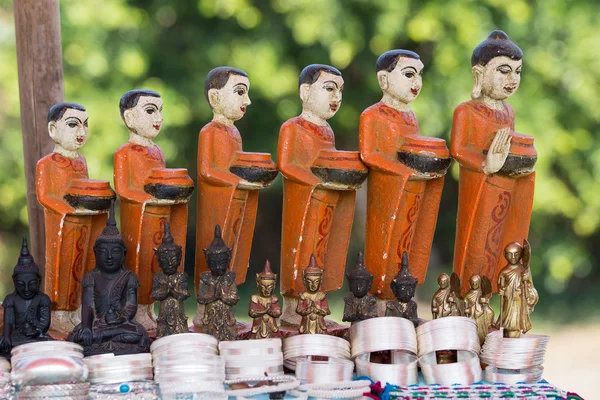 Souvenirs hechos a mano en el mercado en Inle Lake. Myanmar — Foto de Stock