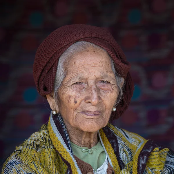 Ritratto donna anziana. Lago Inle, Myanmar — Foto Stock