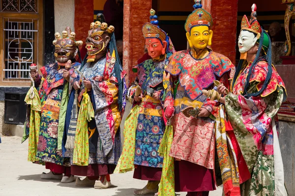Tibet lama Hemis Gompa Budist festival Tsam gizem dans dans maske giymiş. Ladakh, Kuzey Hindistan