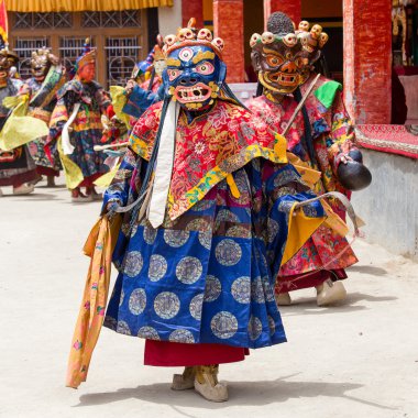 Tibet lama Hemis Gompa Budist festival Tsam gizem dans dans maske giymiş. Ladakh, Kuzey Hindistan