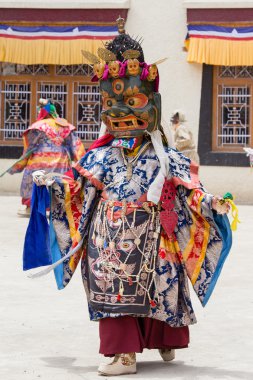 Tibet lama Hemis Gompa Budist festival Tsam gizem dans dans maske giymiş. Ladakh, Kuzey Hindistan
