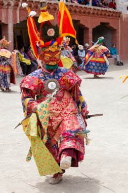 Tibet lama Hemis Gompa Budist festival Tsam gizem dans dans maske giymiş. Ladakh, Kuzey Hindistan
