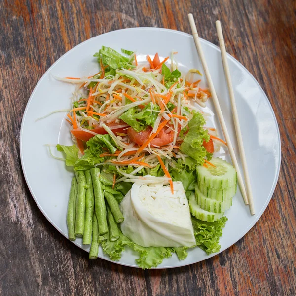 Salada de mamão tailandesa também conhecida como Som Tam da Tailândia . — Fotografia de Stock