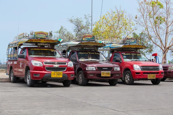 Songthaew taxi en la isla Koh Samui, Tailandia — Foto de Stock
