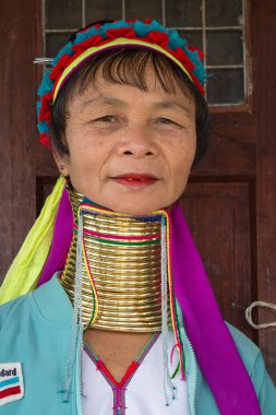 Padaung kabilesi uzun boyunlu kabile kadın portre. Inle Gölü, Myanmar, Burma