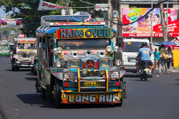 Jeepneys Filipino inexpensive bus service. Philippines — Stock Photo, Image