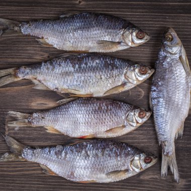 ahşap zemin kuru balık