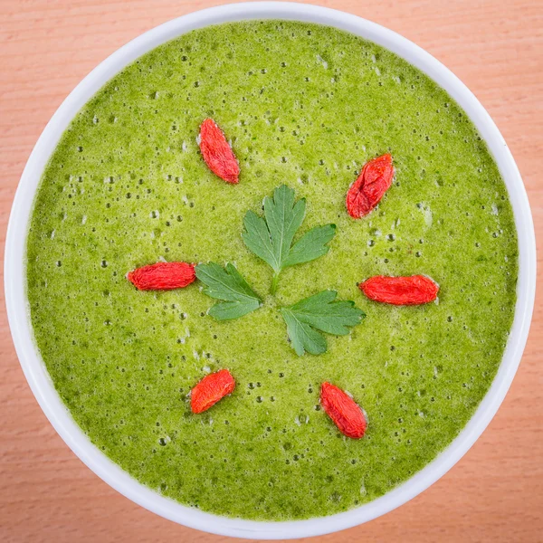 Grüne Sahnesuppe aus Spinat — Stockfoto