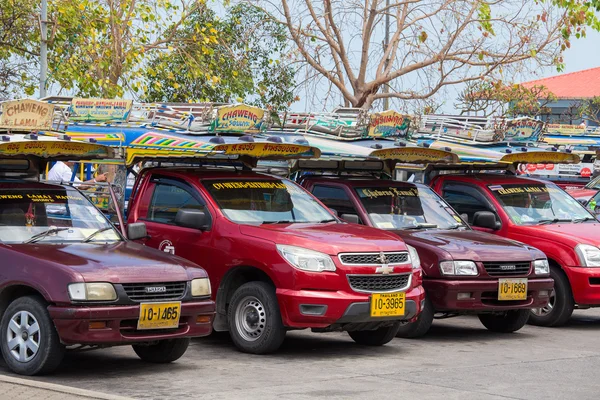 Songthaew taxi in isola di Koh Samui, Thailandia — Foto Stock