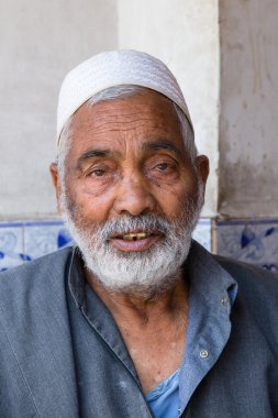 Srinagar, Kaşmir Hint Müslüman sokakta adam piyasada. Hindistan