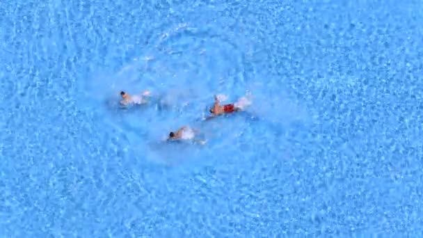 ISTANBUL, TURKEY - People swim in the swimming pool at the hotel. View from above. — Stock Video