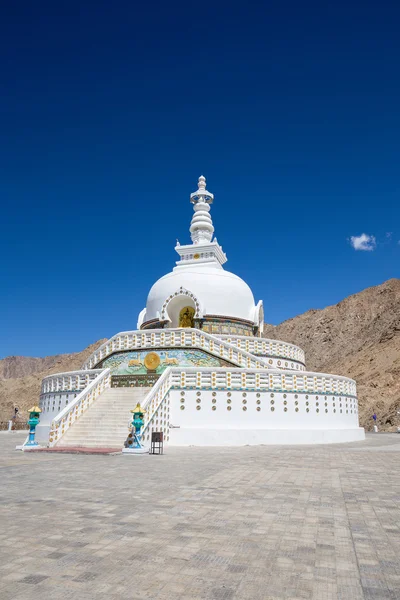 Tall Shanti Stupa, Peace Pagoda near Leh, Ladakh, India — Stock Photo, Image