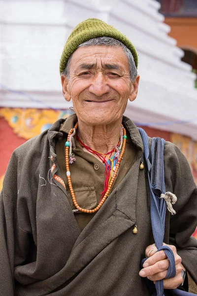 Portrait tibetan old man on the street in Leh, Ladakh. India — Stock Photo, Image