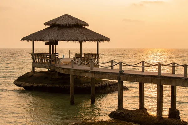Coucher de soleil sur la plage. Island Koh Kood, Thaïlande — Photo