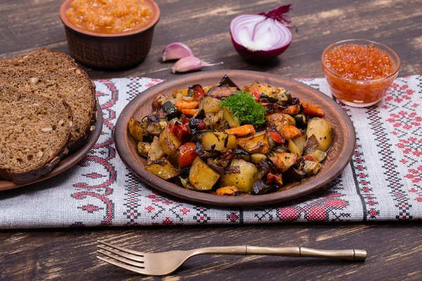 Gemüseeintopf im Teller, Nahaufnahme. — Stockfoto