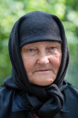 Cemaat Ukraynalı Ortodoks Kilisesi Moskova Patrikhanesi dini geçit töreni sırasında. Kiev, Ukrayna