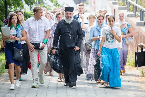 Paroquianos Igreja Ortodoxa Ucraniana Patriarcado de Moscou durante a procissão religiosa. Kiev, Ucrânia — Fotografia de Stock