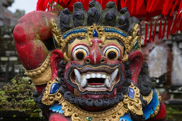 Balinesische Götterstatue im zentralen Bali-Tempel. Indonesien — Stockfoto