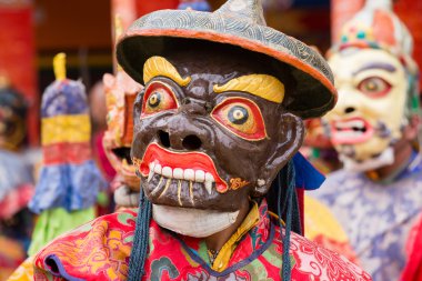 Tibet lama Hemis Gompa Budist festival Tsam gizem dans dans maske giymiş. Ladakh, Kuzey Hindistan