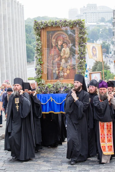 Paroquianos Igreja Ortodoxa Ucraniana Patriarcado de Moscou durante a procissão religiosa. Kiev, Ucrânia — Fotografia de Stock