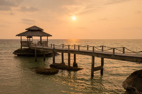 Solnedgång på stranden. Ön Koh Kood, Thailand — Stockfoto