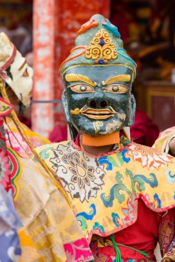Tibet lama Hemis Gompa Budist festival Tsam gizem dans dans maske giymiş. Ladakh, Kuzey Hindistan