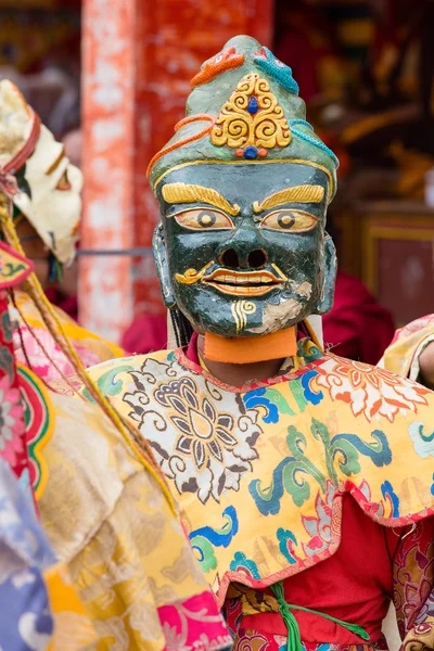 Tybetańskiego Lamy ubrany w maskę taniec Tsam tajemnica taniec Buddyjski Festiwal w Hemis Gompa. Ladakh, północnych Indiach — Zdjęcie stockowe