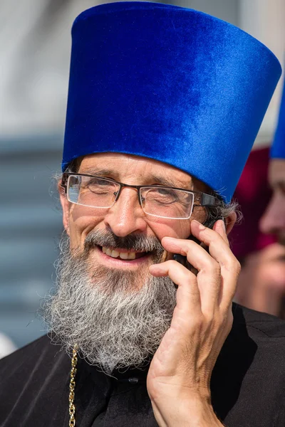 Gemeindemitglieder ukrainischer orthodoxer Kirche Moskauer Patriarchat während religiöser Prozession. Kiew, Ukraine — Stockfoto