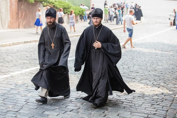 Farníci ukrajinské pravoslavné církve moskevský patriarchát během náboženského procesí. Kyjev, Ukrajina — Stock fotografie