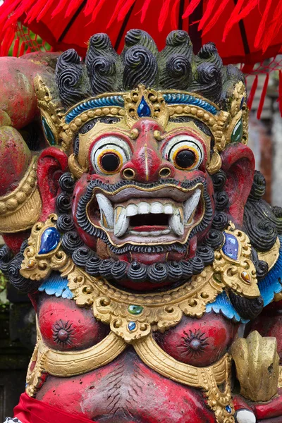 Balinese God standbeeld in Centraal Bali tempel. Indonesië — Stockfoto